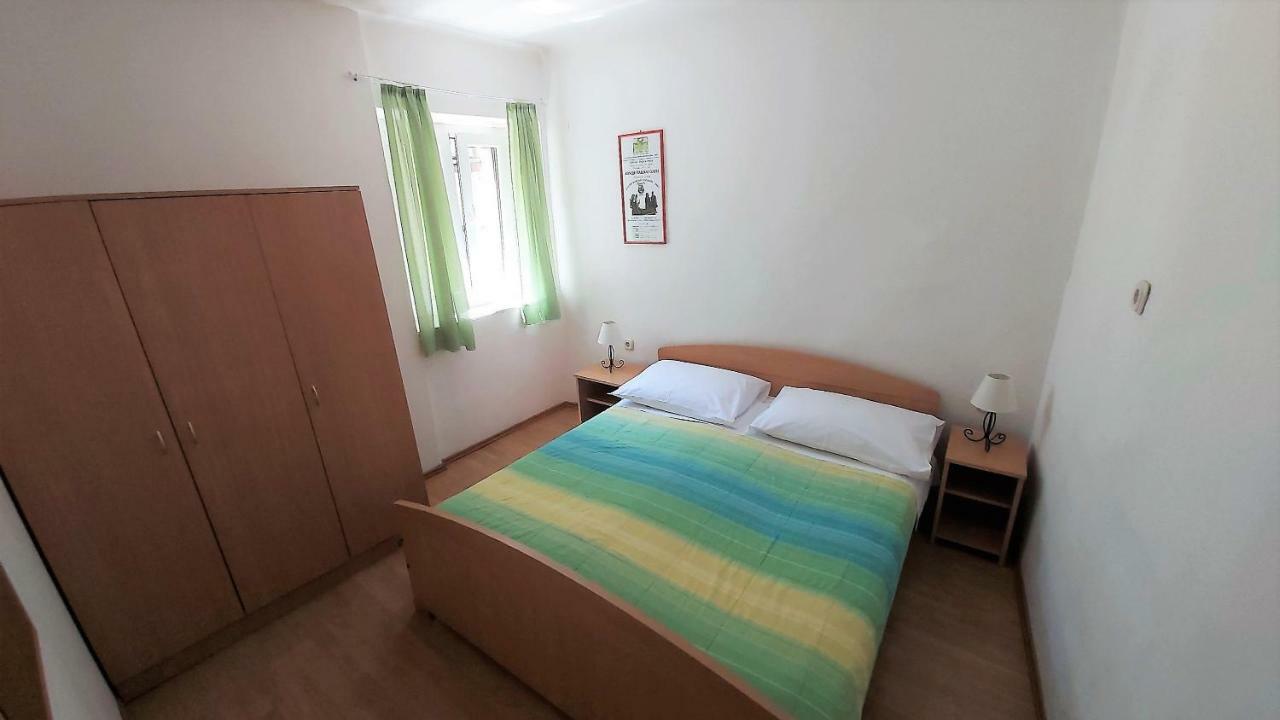 Apartment Mandic Omis Exterior photo